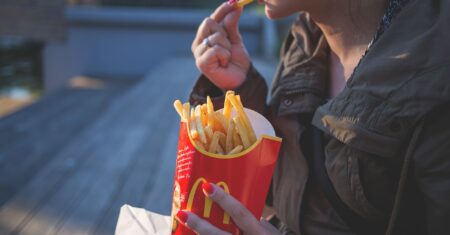 Ansiedade e Comida: Como Evitar o Descontrole Alimentar e Enfrentar o Estresse de Maneira Saudável